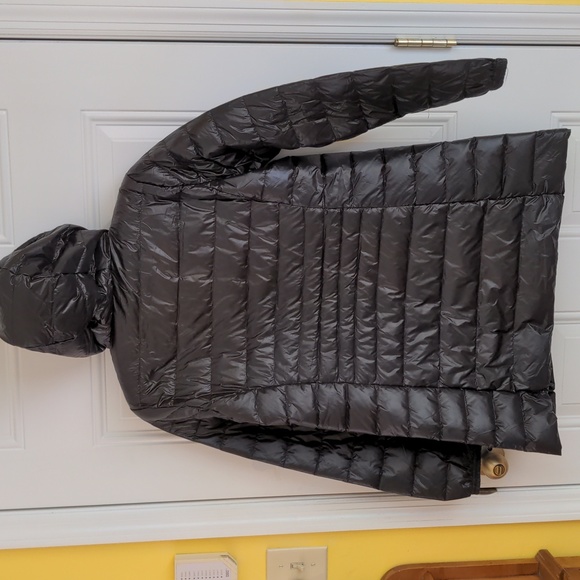 Lightweight Black Poly-Down-Filled Jacket with Hood & Carrying Bag - Picture 4 of 6